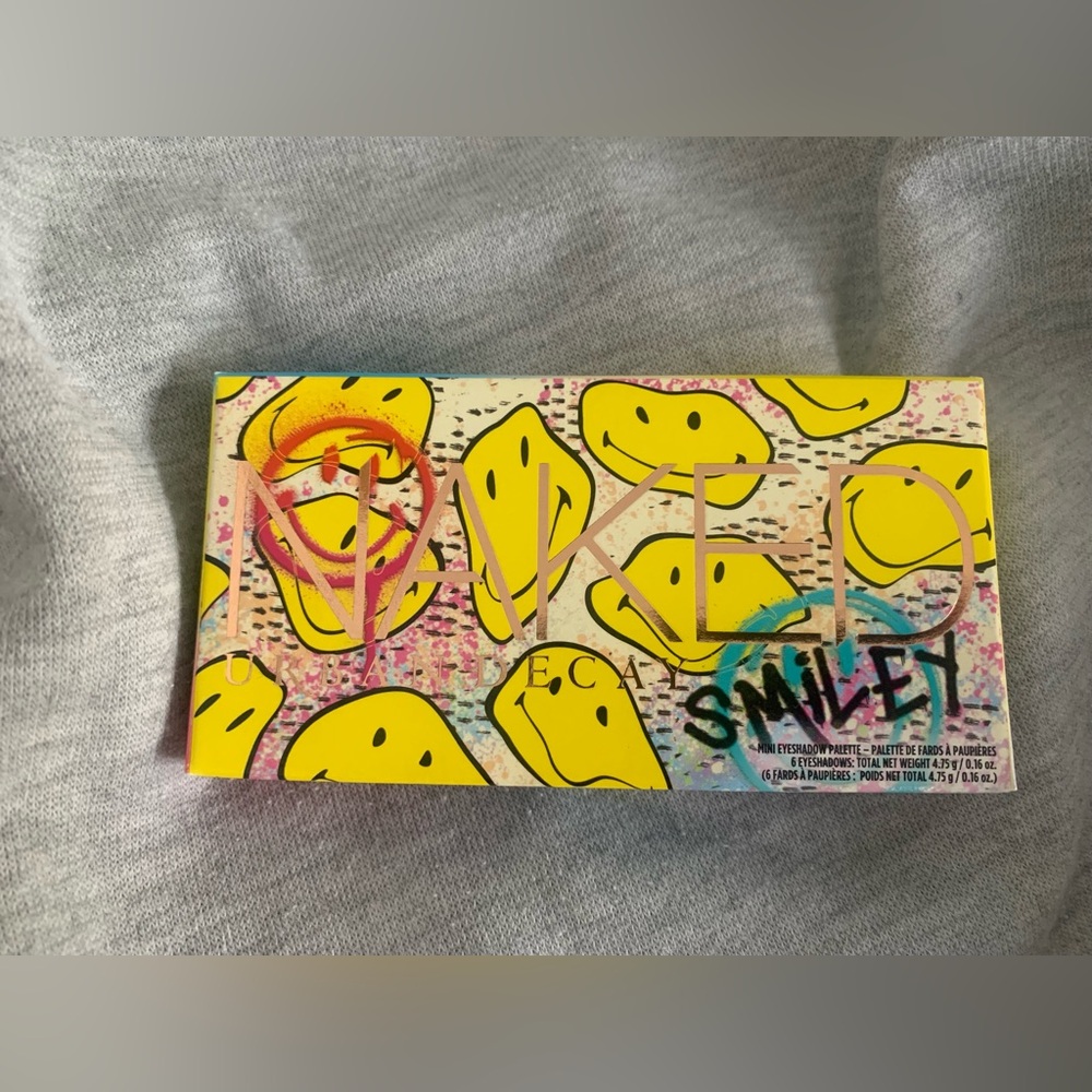 Urban Decay Mucho Happy Smiley Edition Eyeshadow Palette